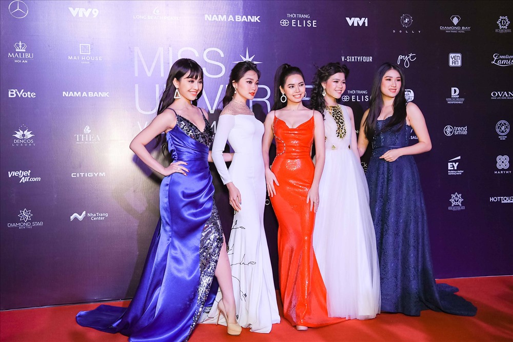 Dàn người đẹp Hoa hậu Hoàn vũ Việt Nam 2017 hội tụ trên thảm đỏ. Ảnh: MUVN.
