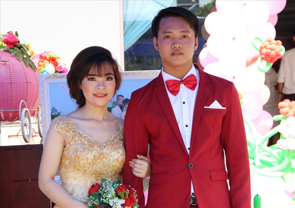 Anh Duy và Thuy Hiền cũng rất hạnh phúc trong đám cưới. Họ mới quen nhau một thời gian nhưng rất tâm đầu ý hợp. Ảnh: Đình Trọng