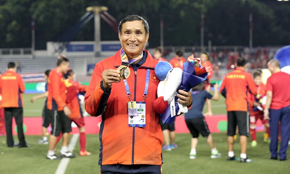 Huấn luyện viên Mai Đức Chung có chiếc Huy chương Vàng SEA Games thứ 4 trong sự nghiệp.