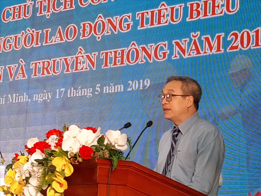 Ông Phan Tâm, Thứ trưởng Bộ Thông tin và Truyền thông đánh giá cao những đóng góp của các Chủ tịch CĐCS và NLĐ tiêu biểu được biểu dương, tôn vinh. Ảnh Nam Dương