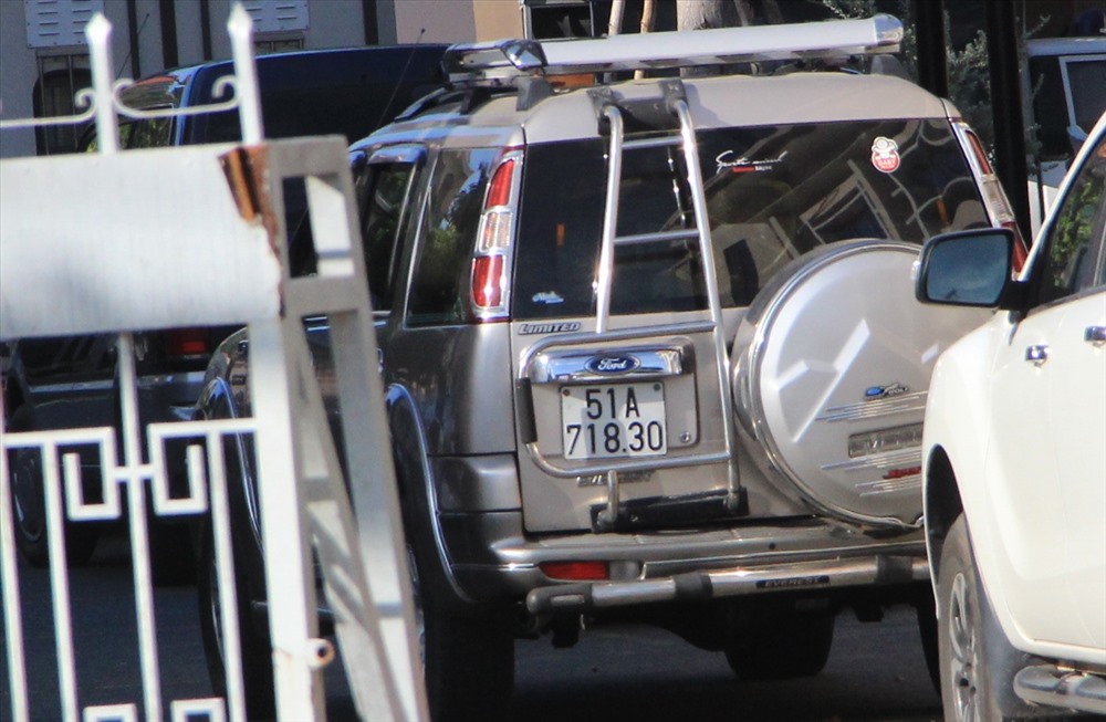 Chiếc ô trô biển số 51A-71830 bị truy xét trên cả nước hiện đang ở trong sân Phòng Cảnh sát Hình sự Công an tỉnh Bình Dương.