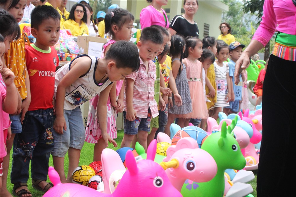 Các em học sinh trong buổi lễ. Ảnh: P.V.