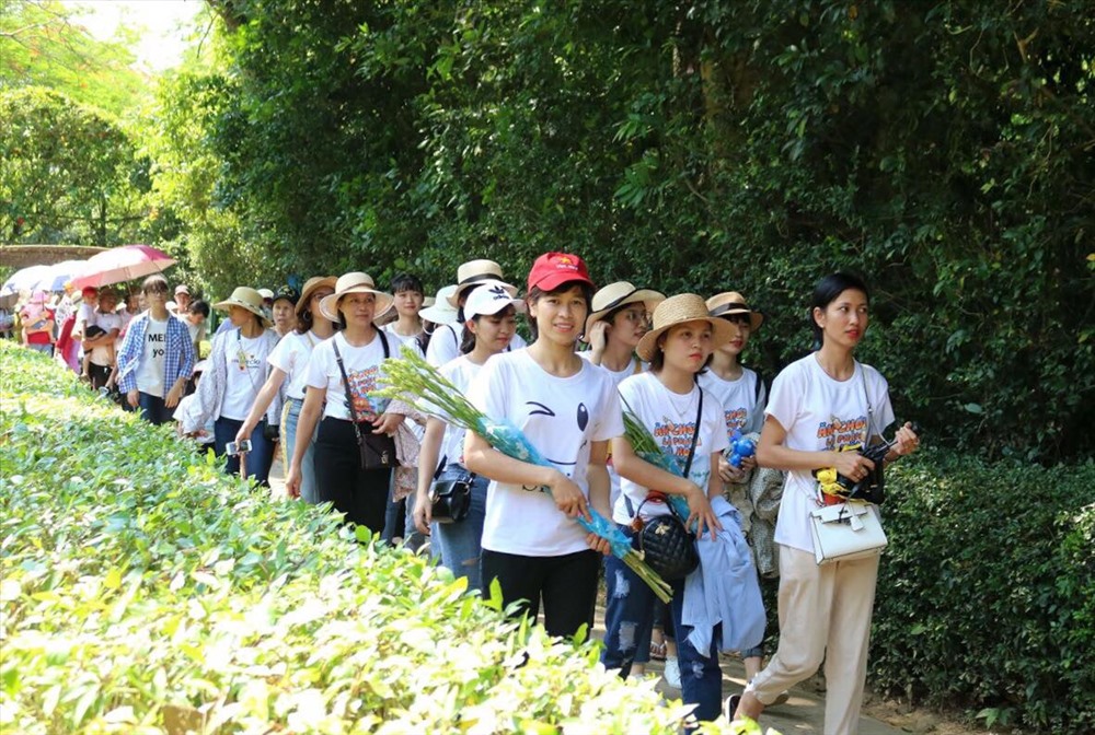 Khách tham quan rất đông vào sáng 19.5.