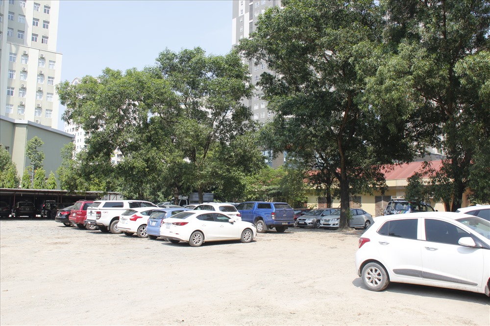Khu đất 113 Trần Duy Hưng (ô đất thuộc dự án Bộ khoa học công nghệ) đã thành bãi gửi xe ô tô.