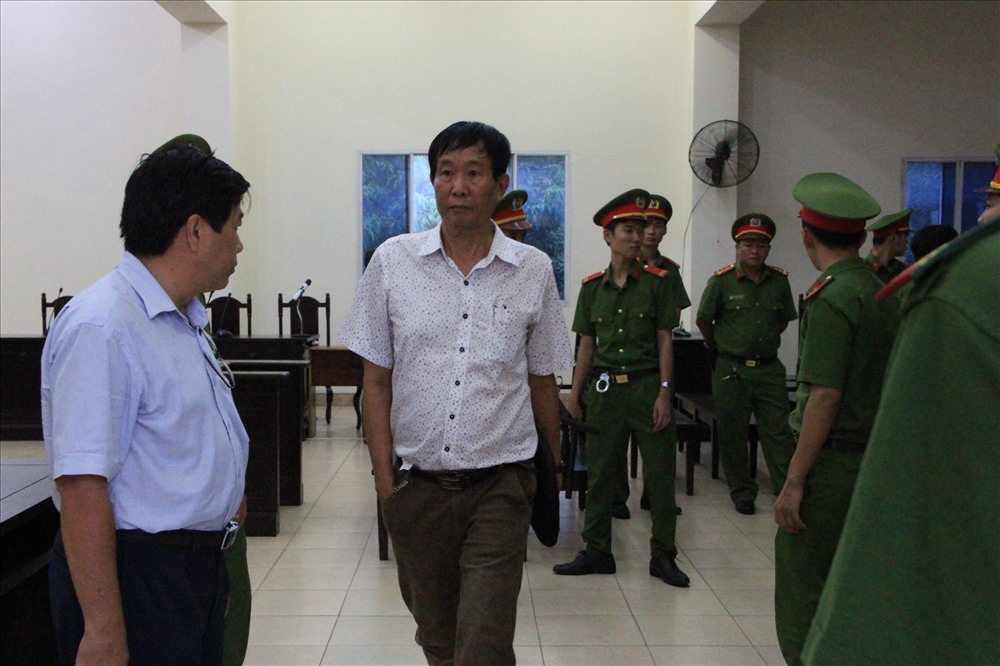Bị cáo Cao Minh Huệ ra về sau phiên tòa, các bị cáo có quyền kháng cáo trong 15 ngày sau khi bản án có hiệu lực.