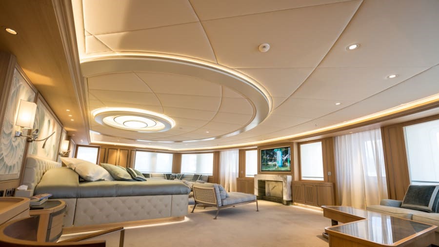 Du thuyền có tải trọng dưới 299GT thuộc về Cantiere delle Marche yacht Mimi La Sardine do sử dụng gỗ và vật liệu hữu cơ.