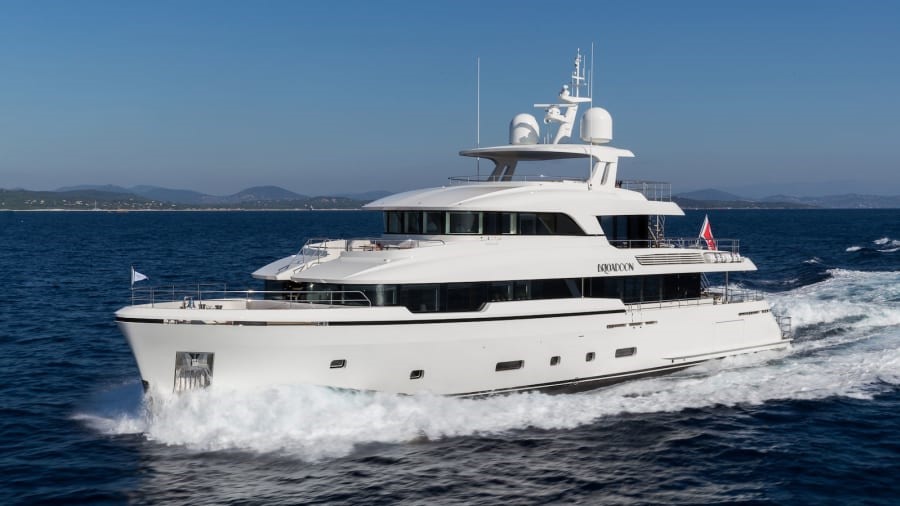 Du thuyền được trang bị lại thuộc về G2 của Pendennis.