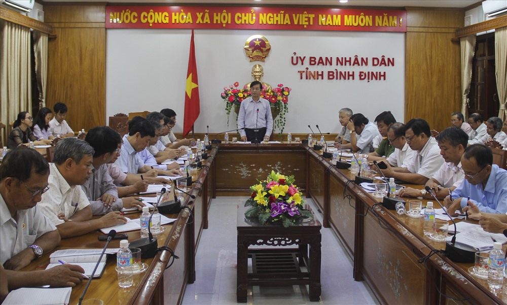 Ông Trần Châu - Phó chủ tịch UBND tỉnh Bình Định chủ trì buổi họp về công tác phòng, chóng dịch tả lợn Châu Phi trên địa bàn tỉnh.