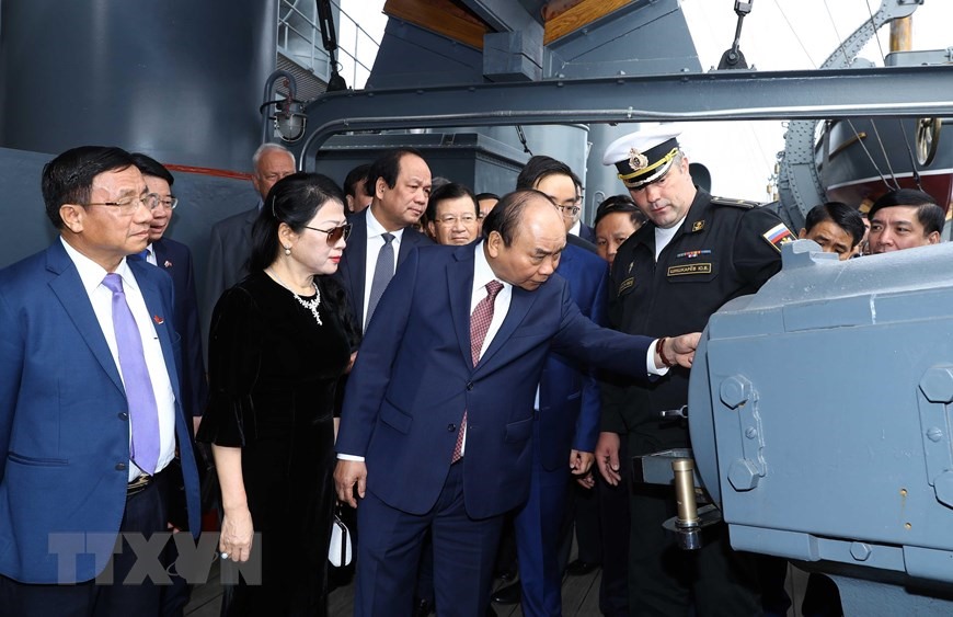 Thủ tướng Nguyễn Xuân Phúc thăm Chiến hạm Rạng Đông. Ảnh: TTXVN