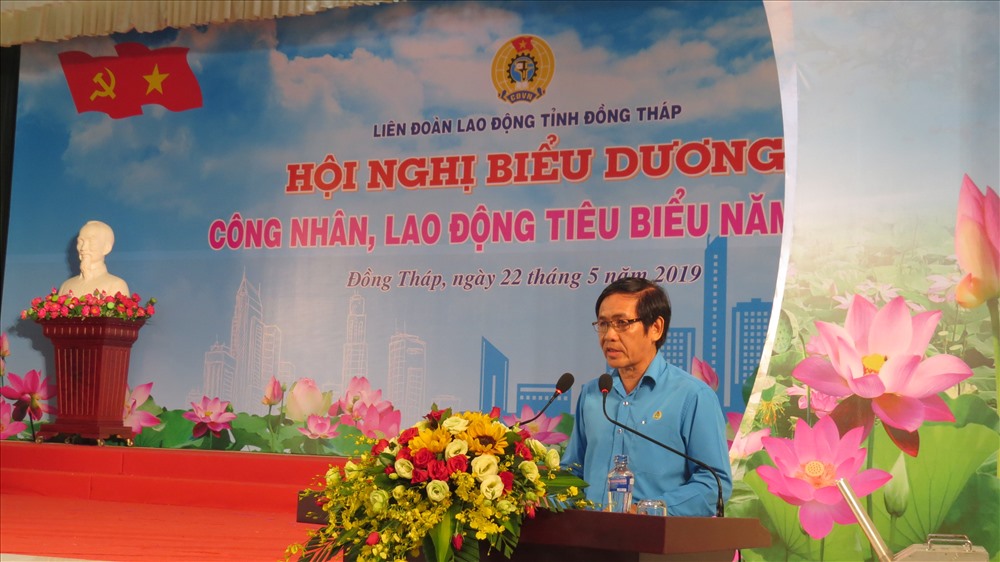 Ông Trần Hoàng Vũ - Chủ tịch LĐLĐ tỉnh Đồng Tháp phát biểu tại buổi lễ.