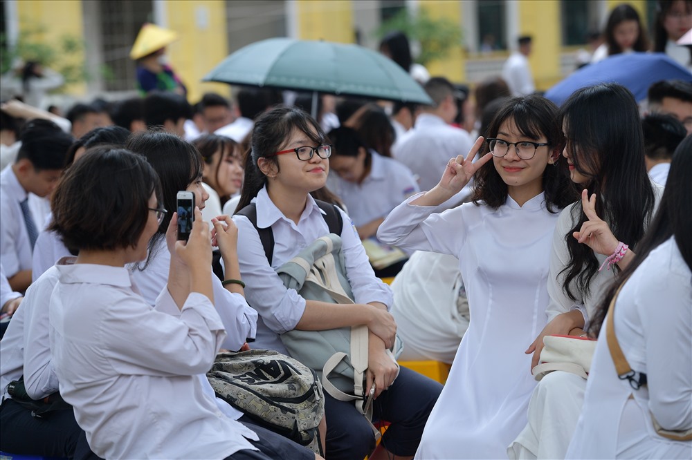 Học sinh khối 12 trường THPT Chu Văn An đã trải qua một buổi lễ bế giảng đầy trang nghiêm và xúc động.