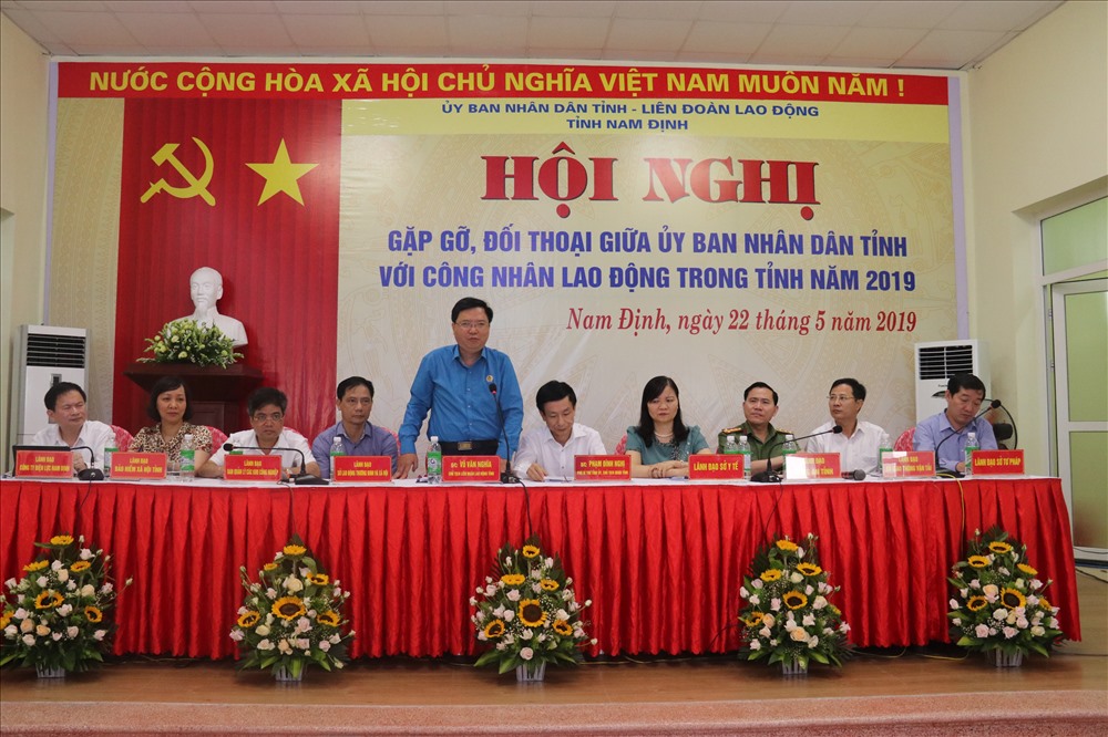 Lãnh đạo UBND tỉnh Nam Định, LĐLĐ tỉnh, lãnh đạo các Sở, ban, ngành của tỉnh Nam Định tại buổi đối thoại.