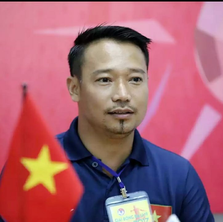 HLV Vũ Hồng Việt giàu thành tích khi dẫn dắt các đội trẻ nhưng chưa có nhiều kinh nghiệm ở sân chơi chuyên nghiệp như V.League.