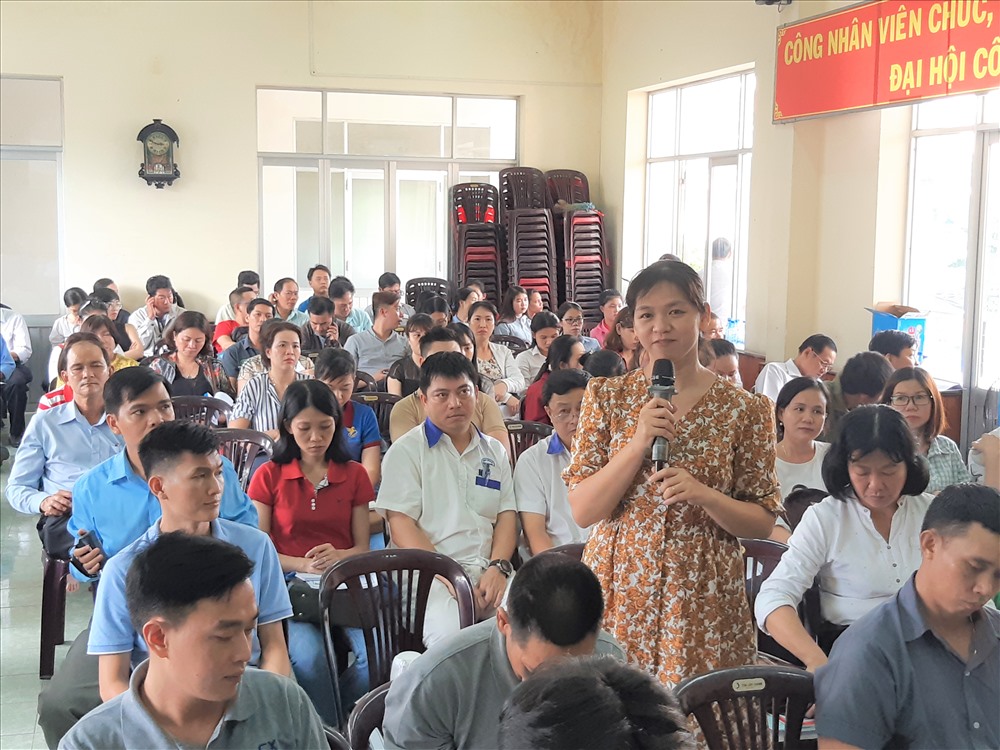 Đại diện CĐCS Công ty Lotteria Việt Nam chia sẻ kinh nghiệm tại tọa đàm. Ảnh Nam Dương