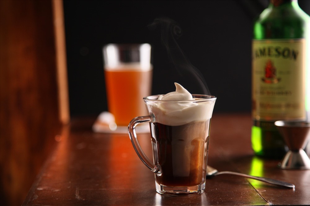 Rượu và café được hòa quyện trong thức uống của người Ireland.