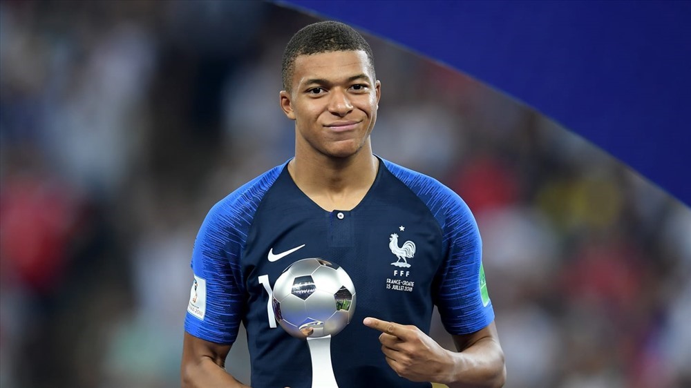 Mbappe tỏa sáng với giải cầu thủ trẻ xuất sắc nhất World Cup 2018 . Ảnh: FIFA.