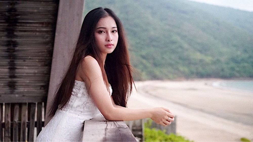 Người đẹp hy vọng mọi người thông cảm và bớt khắt khe về chuyện tình yêu giữa cô và nhạc sĩ Dương Khắc Linh.