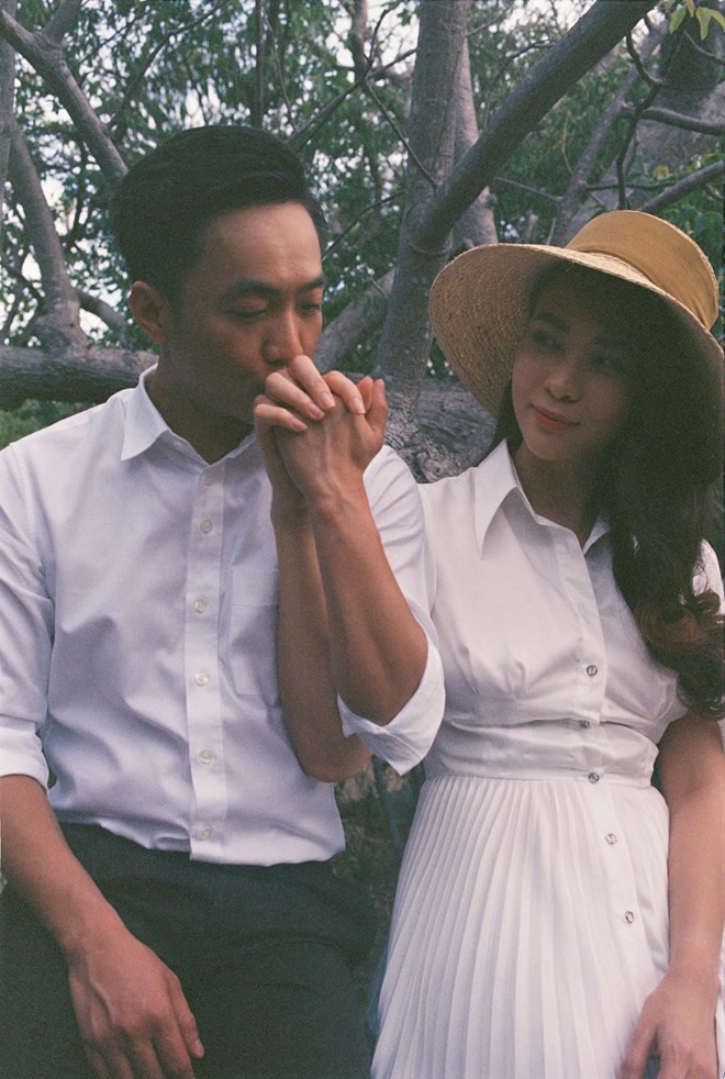 Đàm Thu Trang và doanh nhân Nguyễn Quốc Cường công khai yêu nhau từ tháng 9 năm 2017. Hơn 1 năm gắn bó, cả hai đã tổ chức lễ ăn hỏi vào tháng 1.2019. Hiện tại, đám cưới của cặp đôi được xem là đám cưới được mong đợi nhất showbiz Việt năm 2019.