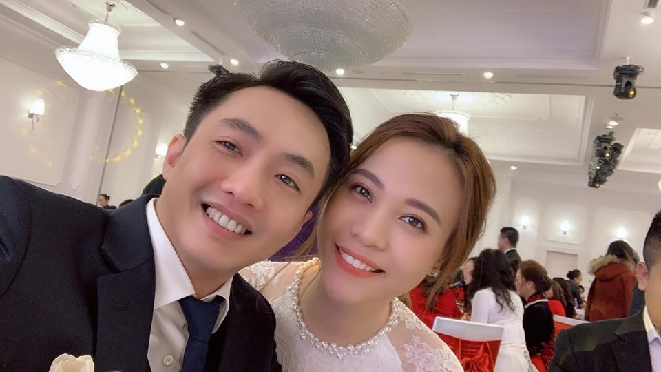 Đàm Thu Trang và doanh nhân Nguyễn Quốc Cường công khai yêu nhau từ tháng 9 năm 2017. Hơn 1 năm gắn bó, cả hai đã tổ chức lễ ăn hỏi vào tháng 1.2019. Hiện tại, đám cưới của cặp đôi được xem là đám cưới được mong đợi nhất showbiz Việt năm 2019.