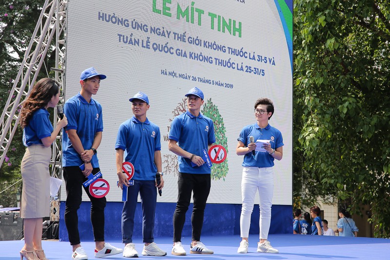 Dàn tuyển thủ trẻ Quang Hải, Văn Hậu, Bùi Tiến Dũng với lối sống không thuốc lá là đại sứ của chương trình.