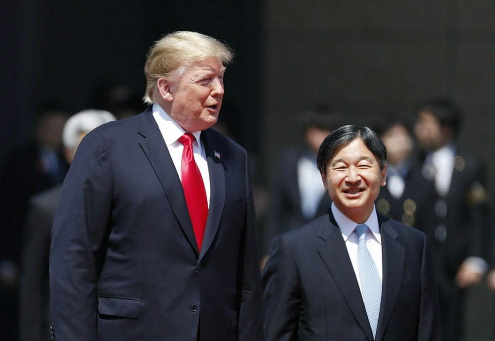 Nhật hoàng Naruhito tiếp Tổng thống Mỹ Donald Trump trong buổi lễ chào mừng tại Hoàng cung ở Tokyo, ngày 27.5. Ảnh: AP