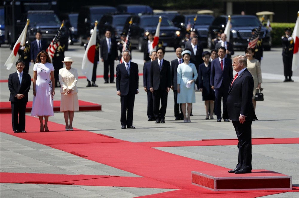 Chính phủ Nhật Bản quyết định để Tổng thống Donald Trump là nguyên thủ nước ngoài đầu tiên gặp tân Nhật hoàng nhằm thể hiện sự khăng khít trong liên minh hai nước. Ảnh: AP