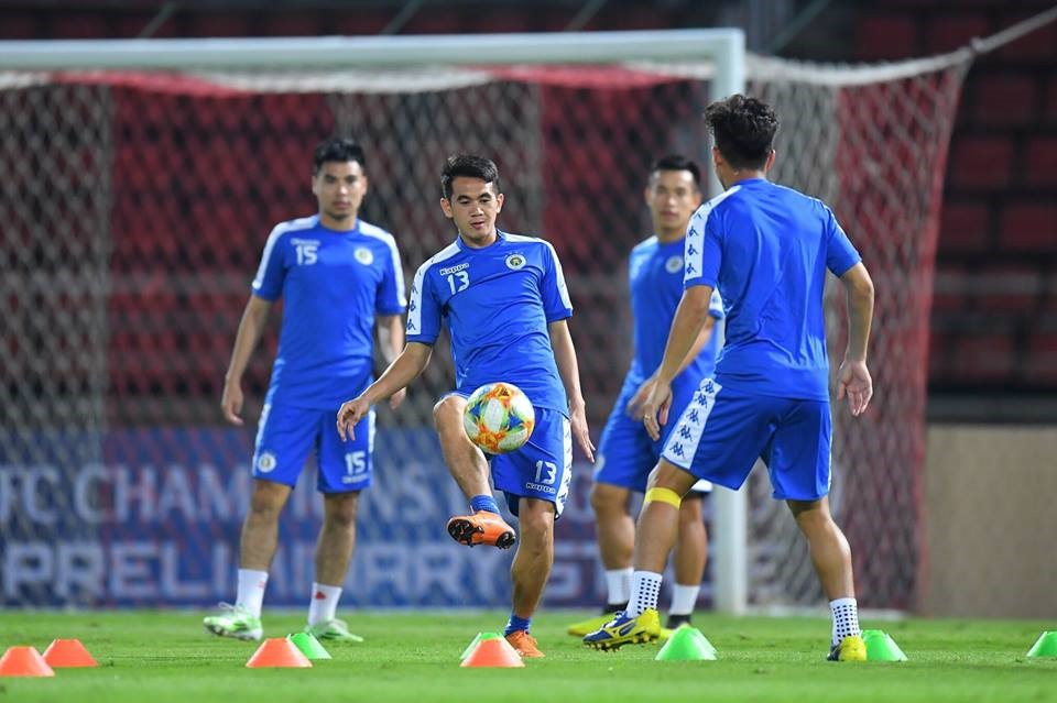 Với nỗ lực không ngừng, Văn Kiên chính thức thuyết phục được HLV Park Hang-seo. Đây sẽ là tiền đề để cầu thủ 23 tuổi cạnh tranh suất trong đội tuyển Việt Nam tham dự vòng loại World Cup 2022 hay AFF Cup 2020.