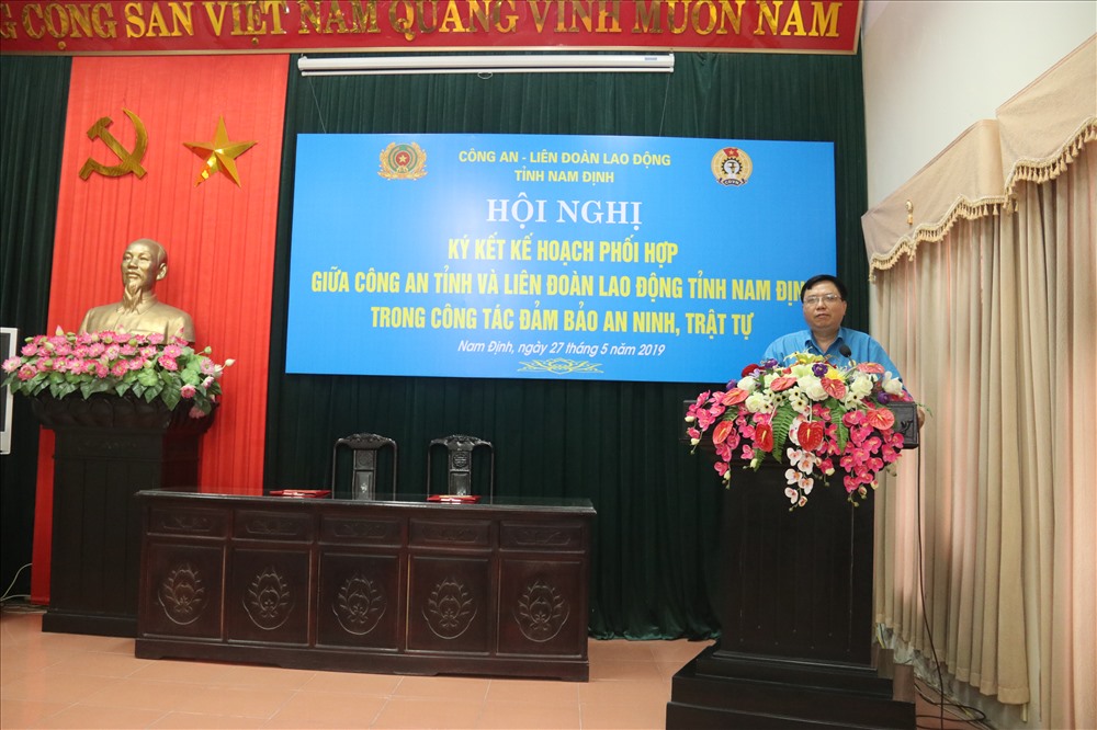 Đồng chí Vũ Văn Nghĩa - Chủ tịch LĐLĐ tỉnh Nam Định phát biểu tại Hội nghị.