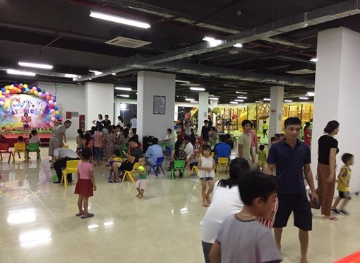 Không gian rộng rãi của Mường Thanh Mart có thể tổ chức các hoạt động bên ngoài dành cho các bé