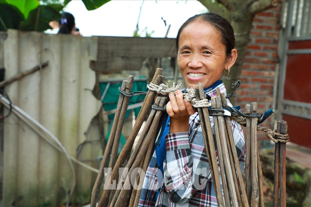 Đặc biệt, nụ cười luôn luôn thường trực trên gương mặt người phụ nữ này. Ảnh: Phương Anh.