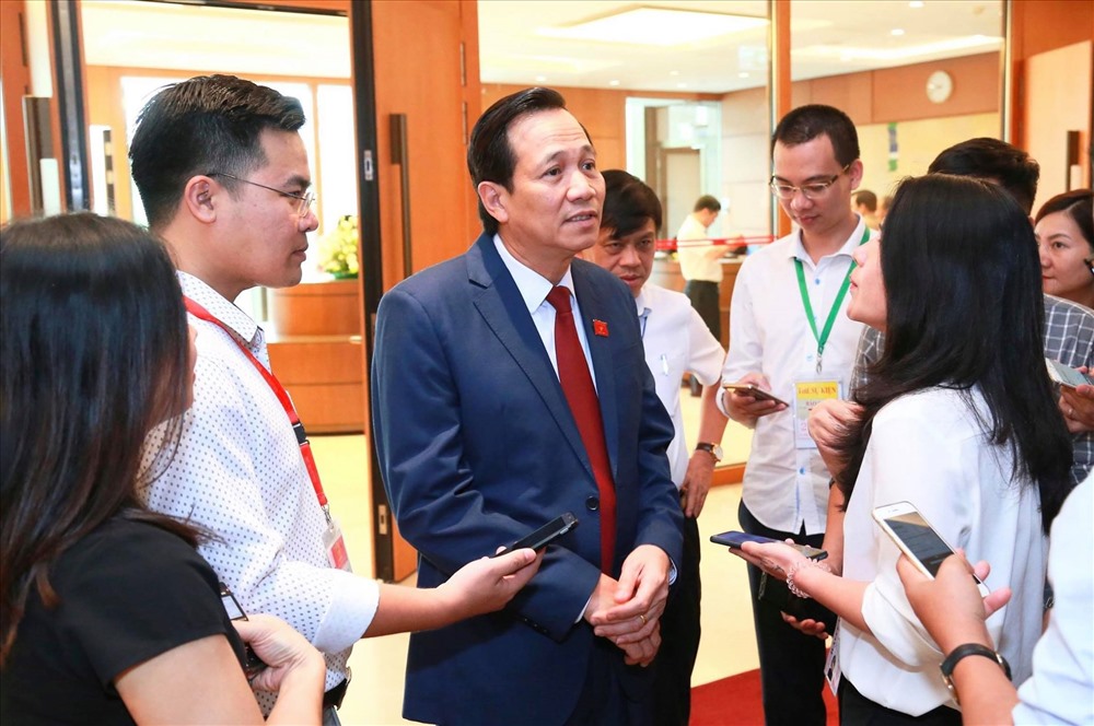 Bộ trưởng Đào Ngọc Dung trao đổi với báo chí sáng 29.5.