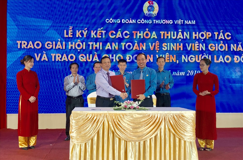 Công đoàn Công thương Việt Nam ký thoả thuận hợp tác với các DN nhằm đem lại phúc lợi tốt hơn cho đoàn viên, NLĐ. Ảnh: H.A