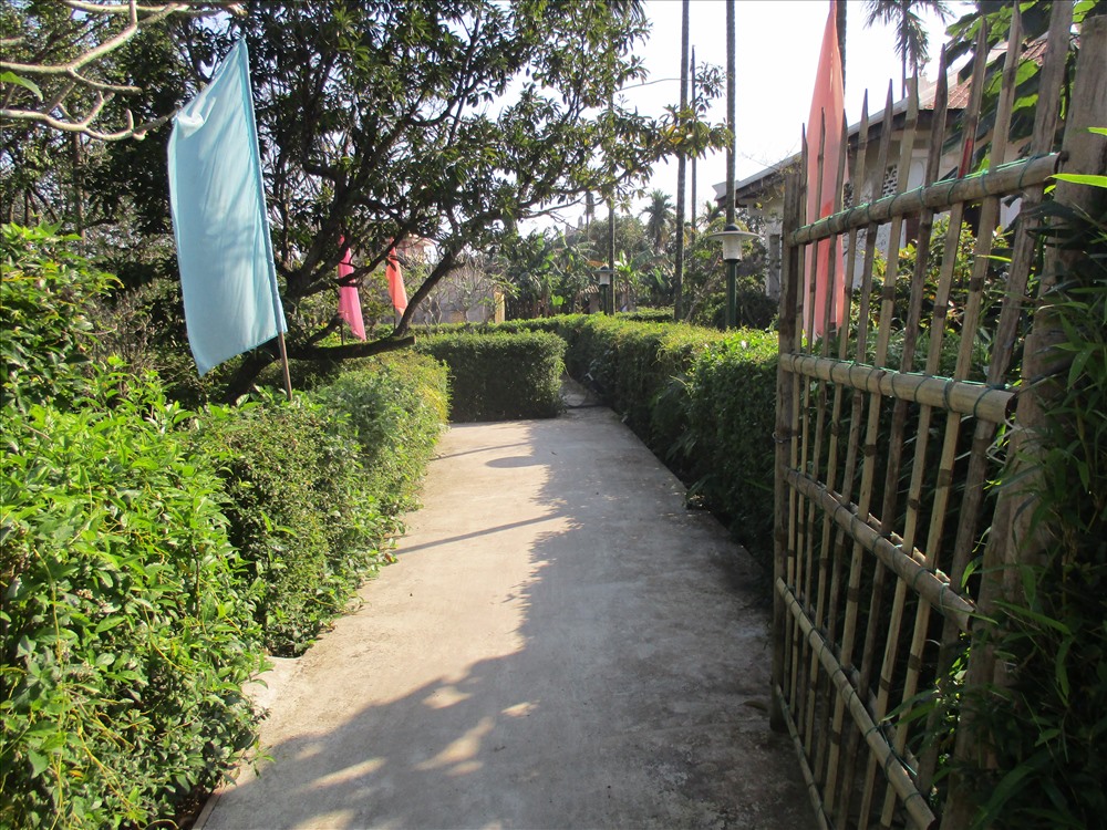 Ngôi làng đó mang tên Dương Nỗ (thuộc xã Phú Dương, huyện Phú Vang, tỉnh Thừa Thiên Huế). Đây là nơi ngày xưa Bác Hồ thường vui chơi, học tập với bạn bè và lưu giữ bao ký ức thời niên thiếu có ngôi đình, dòng sông, bến nước…