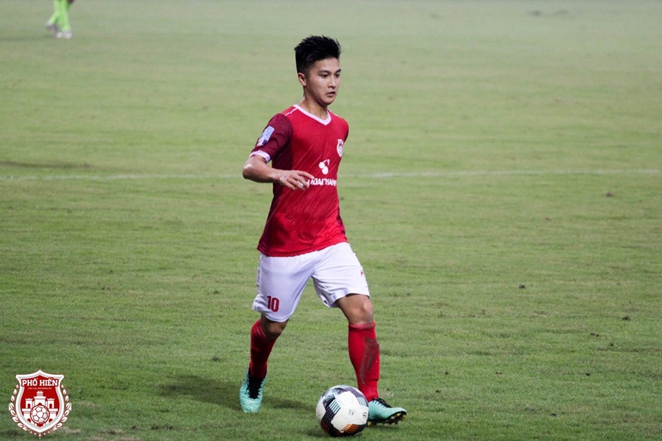 Ít ngày trước, Liên đoàn bóng đá Việt Nam (VFF) đã công bố danh sách đội tuyển U23 Việt Nam. Trong số 30 cầu thủ được triệu tập, có nhiều cái tên mới, đặc biệt là chân sút Việt kiều Martin Lo.