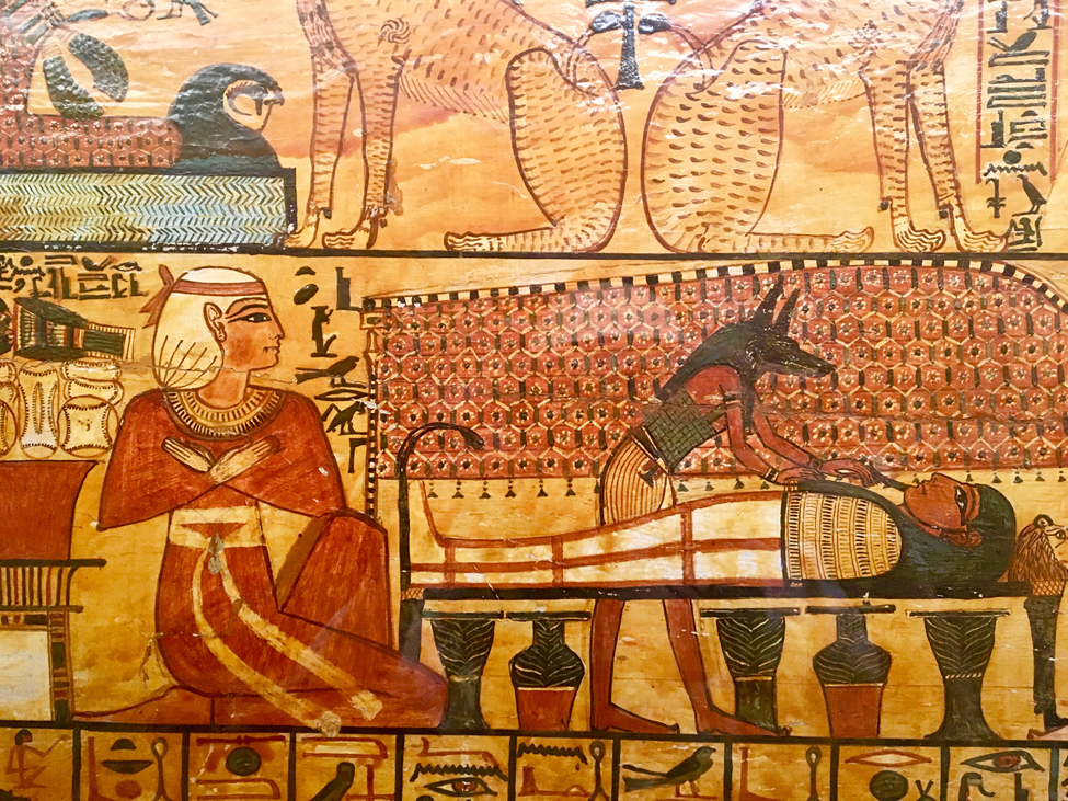 Các hình ảnh thể hiện quá trình ướp xác các Pharaoh được khắc lại trên những chiếc quách đựng xác ướp.