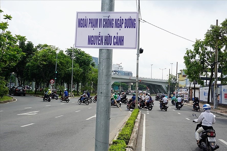 Để tránh bị hiểu nhầm, Cty Quang Trung đã xin phép TPHCM được lắp hệ thống bơm chống ngập cho đoạn đường này.