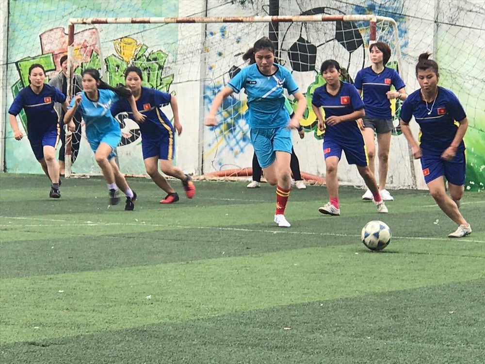 Giải bóng đá nữ công nhân các KCN tỉnh Quảng Ninh 2019. Ảnh: N.H