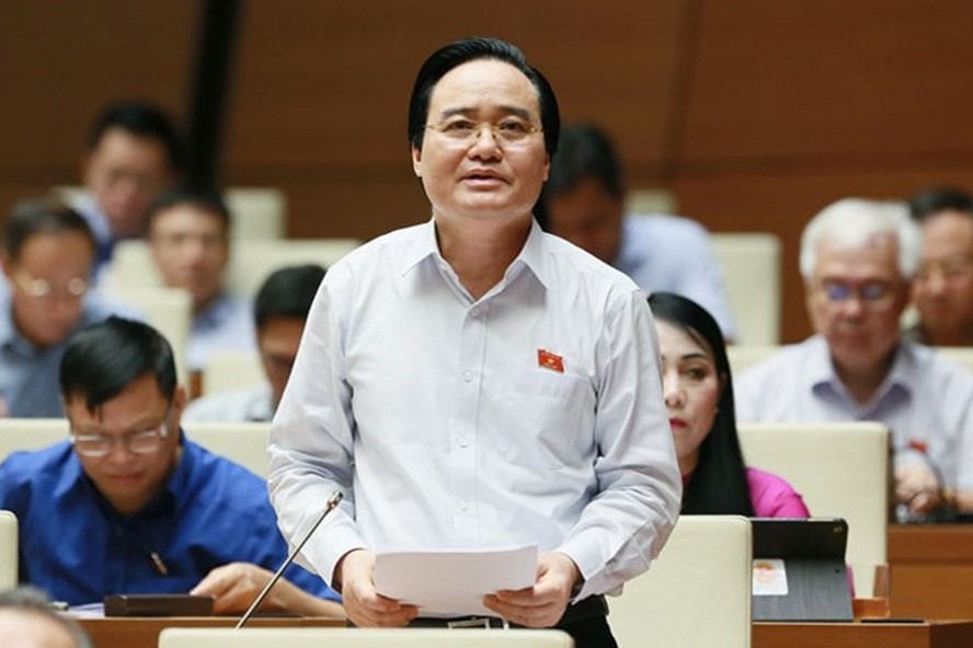 Ngày 31.5, Bộ trưởng Phùng Xuân Nhạ nhận trách nhiệm trước Quốc hội về những tồn tại, hạn chế trong ngành giáo dục. Ảnh: QH