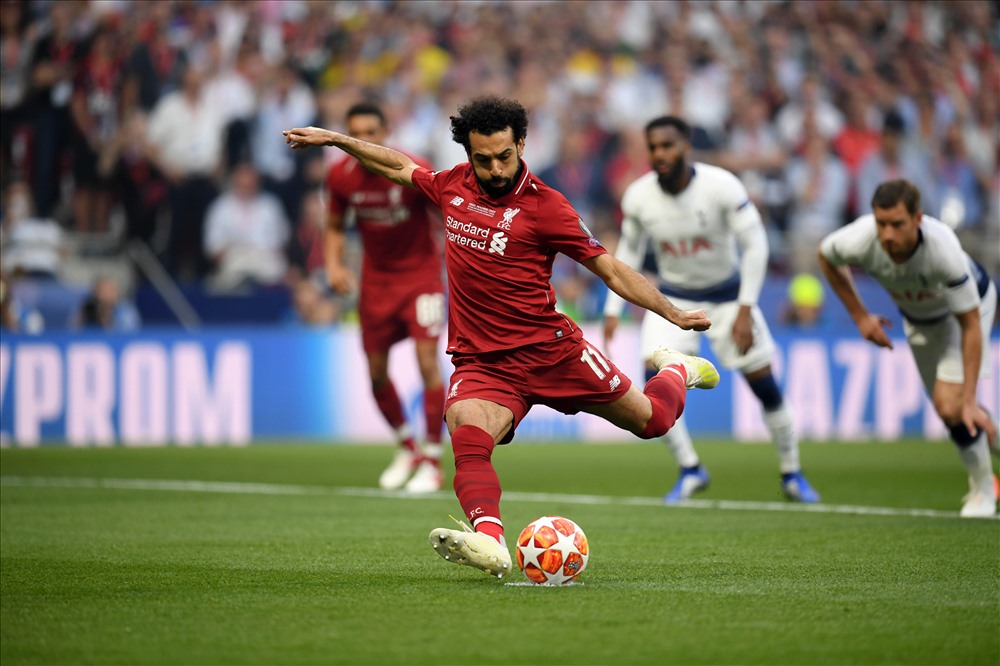 Cú đá phạt đền thành công để mở tỷ số của Mohamed Salah. Ảnh: Sky Sports