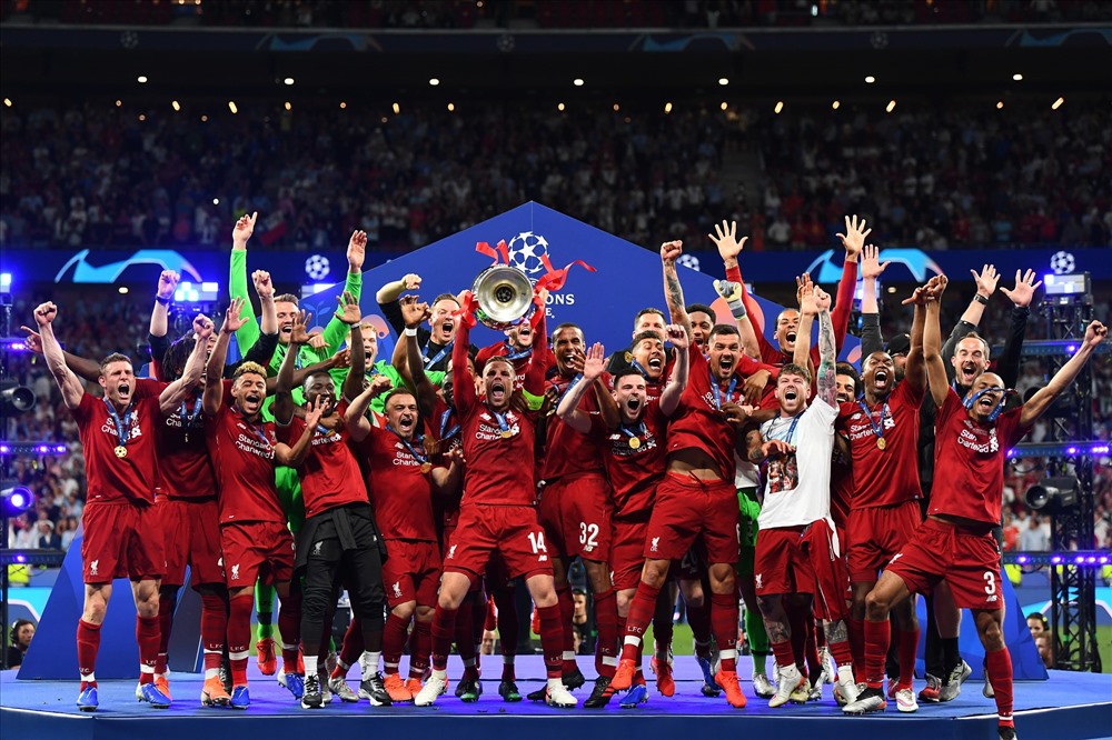 Khoảnh khắc đăng quang của Liverpool. Ảnh: UEFA.