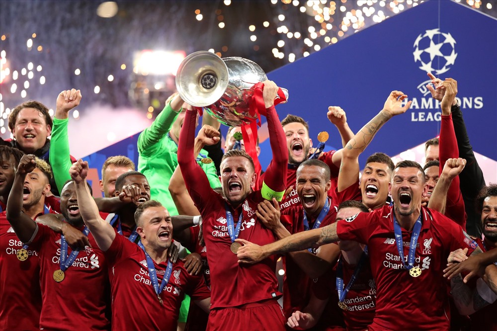Khoảnh khắc đăng quang của Liverpool. Ảnh: UEFA.