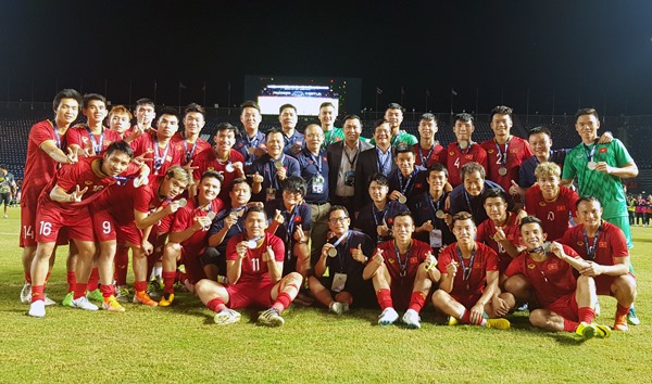 ĐT Việt Nam giành ngôi Á quân King's Cup 2019. Ảnh: VFF
