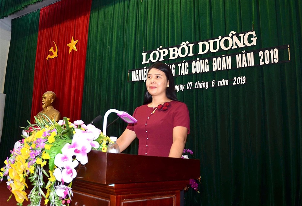 Đồng chí Đặng Thị Kim Cúc -  Huyện ủy viên, Chủ tịch Liên đoàn Lao động huyện triển khai một số nhiệm vụ quý II/2019.