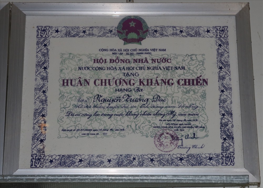Ông Nguyễn Trường Dục được Nhà nước truy tặng Huân chương kháng chiến hạng Ba. Ảnh: Đ.V