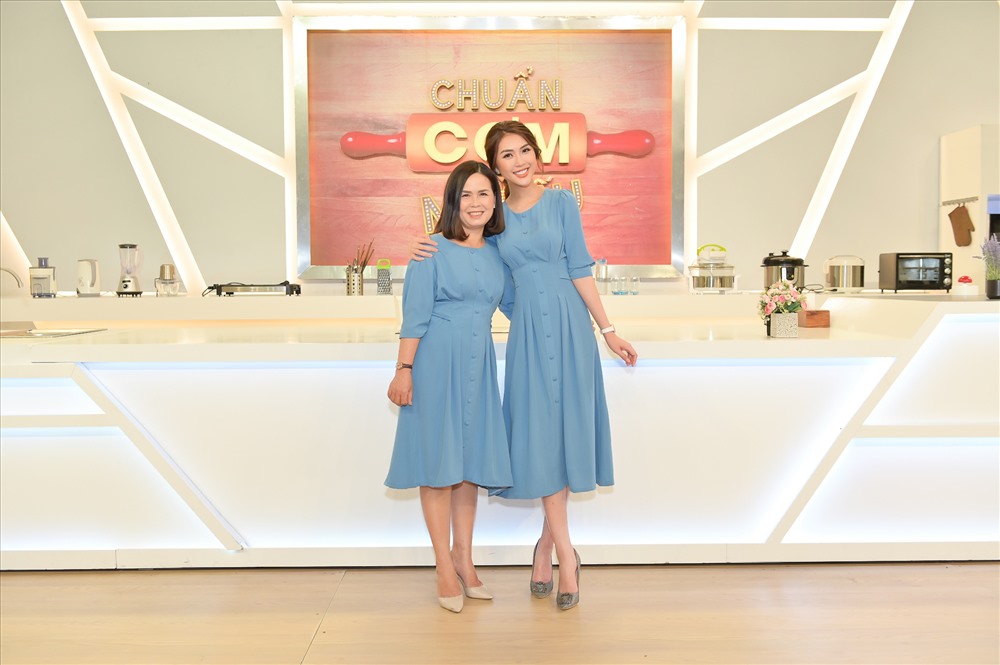 Tường Linh và mẹ kết hợp ăn ý nấu ăn chiến thắng “Chuẩn cơm mẹ nấu”