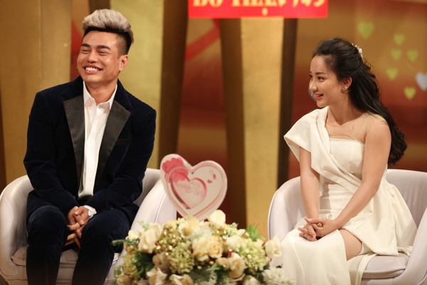 Vợ chồng Lê Dương Bảo Lâm lần đầu kể xấu nhau trên sóng truyền hình. Ảnh: HTV.