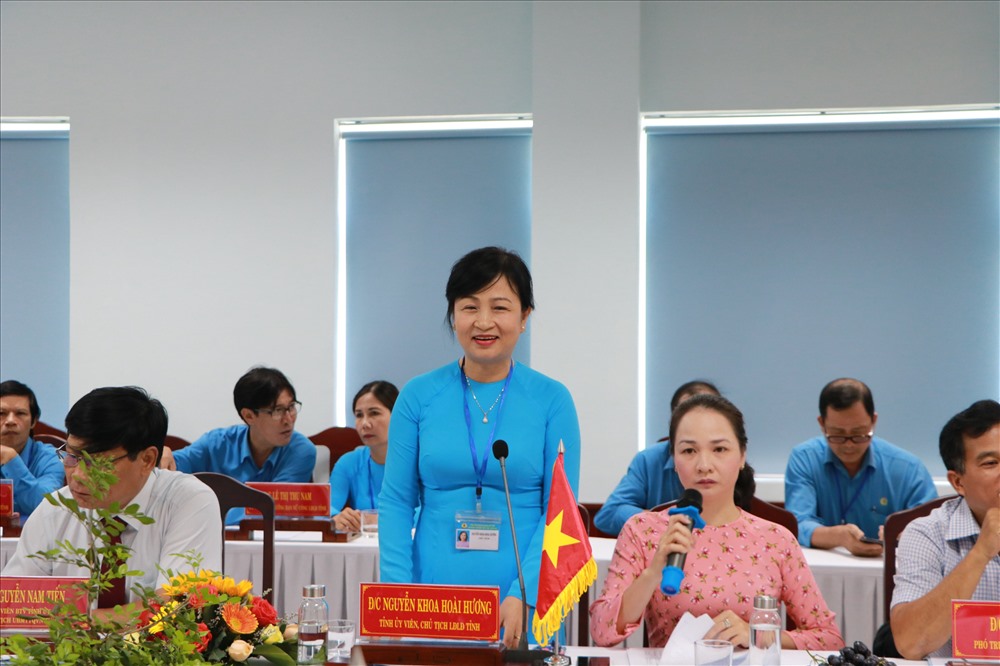 Bà Nguyên Khoa Hoài Hương - Chủ tịch LĐLĐ Thừa Thiên - Huế trao đổi tại hội đàm. Ảnh: PĐ.