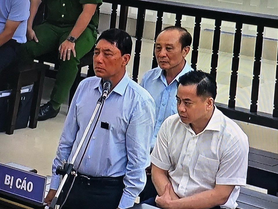 Ông Trần Việt Tân (bên trái ảnh) tại tòa. Ảnh: Cường Ngô