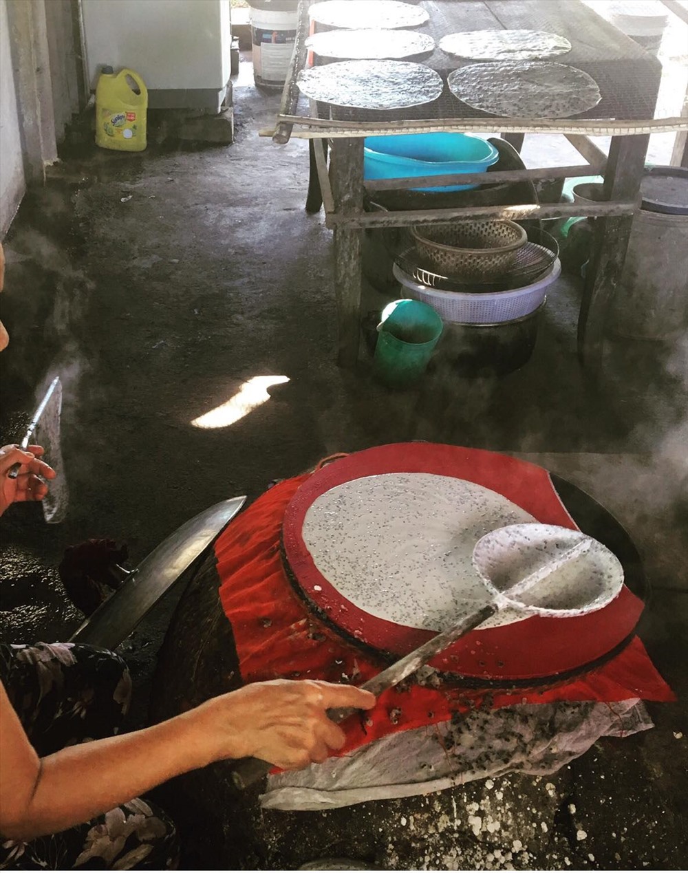 Bánh tráng Lựu Bảo nổi tiếng xứ Huế.