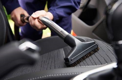 Nên vệ sinh định kỳ để đảm bảo xe hơi bạn an toàn và sạch sẽ. Ảnh: ST